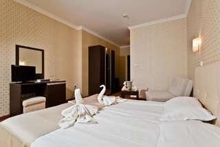 Отель Saint George Palace Hotel Свети-Влас Двухместный номер с 1 кроватью или 2 отдельными кроватями и балконом (для 3 взрослых)-13